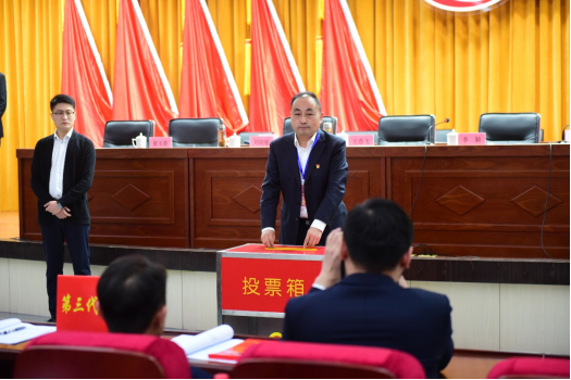 新闻稿--哈铁院三届二次职代会暨2021年度工作会议隆重召开1201.png